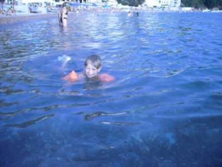 Мой внук учится плавать. Черногория. Бечичи Видео